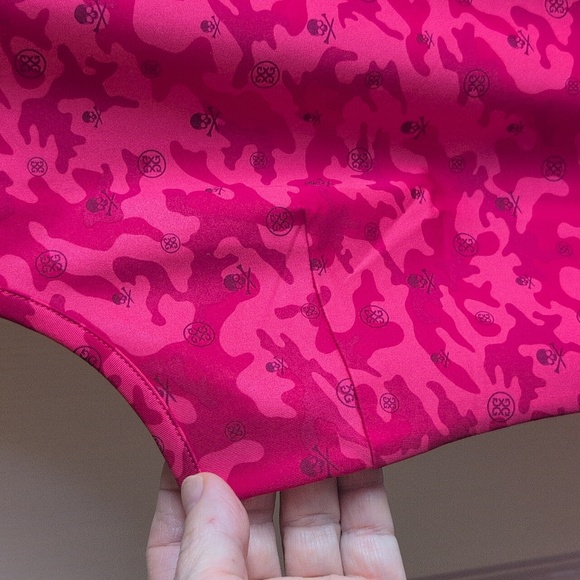 G/FORE Vibrant Pink Camo Sleeveless Blouse - Picture 7 of 8